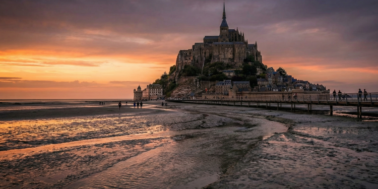 A abadia que vira ilha: o lugar mágico na Europa onde a maré sobe na velocidade de um cavalo a galope