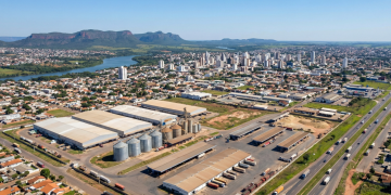 A pujante capital do agronegócio que escoa milhões de toneladas de soja pelos trilhos, gerando empregos e atraindo novos moradores para o coração do Brasil