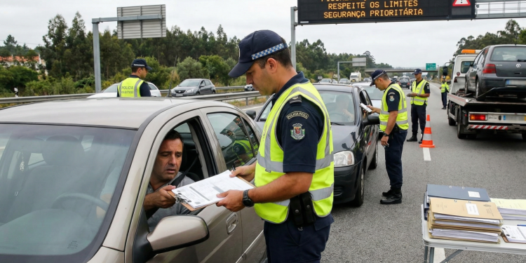 Lei rigorosa que poucos respeitam pode custar caro e tirar o direito de dirigir no Brasil