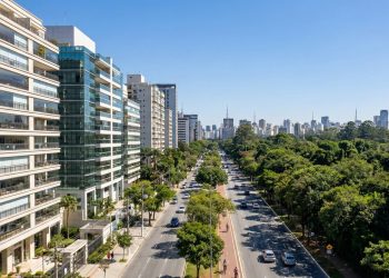 Com 2,5 km de extensão, avenida em SP tem o Parque do Ibirapuera como quintal e virou um dos endereços de luxo da cidade