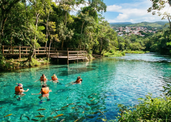 Fundada em 1948, esta cidade planejada integra natureza preservada e rotina funcional