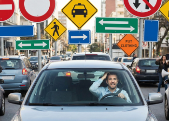 Poucos motoristas sabem o que cada cor das placas realmente exige no trânsito