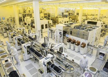 Em salas 10 mil vezes mais limpas que o ar, a litografia cria os microchips que movem o mundo