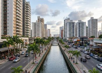 Com 1,8 km de extensão, a avenida mais famosa de Belém virou 'Doca'; com seu canal central, ela é o coração moderno e noturno da cidade