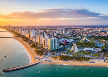 Vila elevada à categoria de cidade há quase 200 anos, Fortaleza é o maior polo econômico do Ceará e um dos destinos mais vibrantes do Brasil