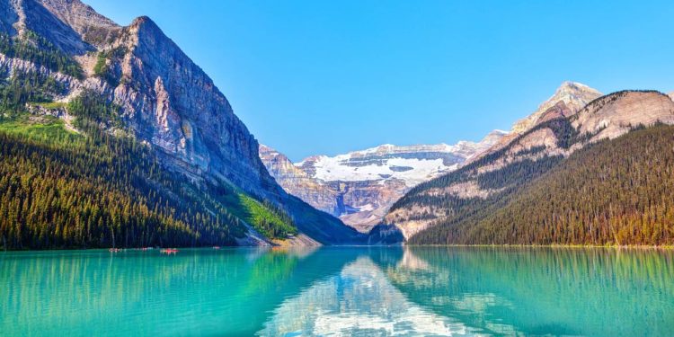 Lagos radioativos? Não, só glaciais: o parque nacional onde a água tem uma cor azul neon inacreditável