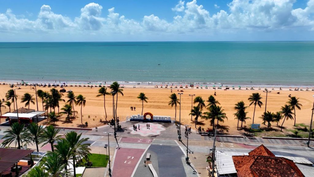 Situada a 40 metros de altitude, essa capital litorânea une qualidade de vida e natureza