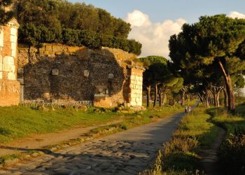Estrada na Itália ganha fama por suas pedras de 312 a.C., pois seus 560 km de extensão uniam Roma a Brindisi, sendo a rainha das vias imperiais