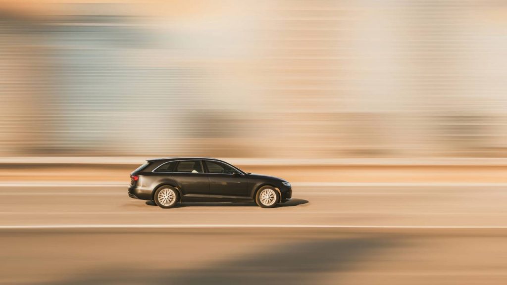 Um descuido de segundos no trânsito pode custar de R$ 130 a R$ 2.934,70 em multas