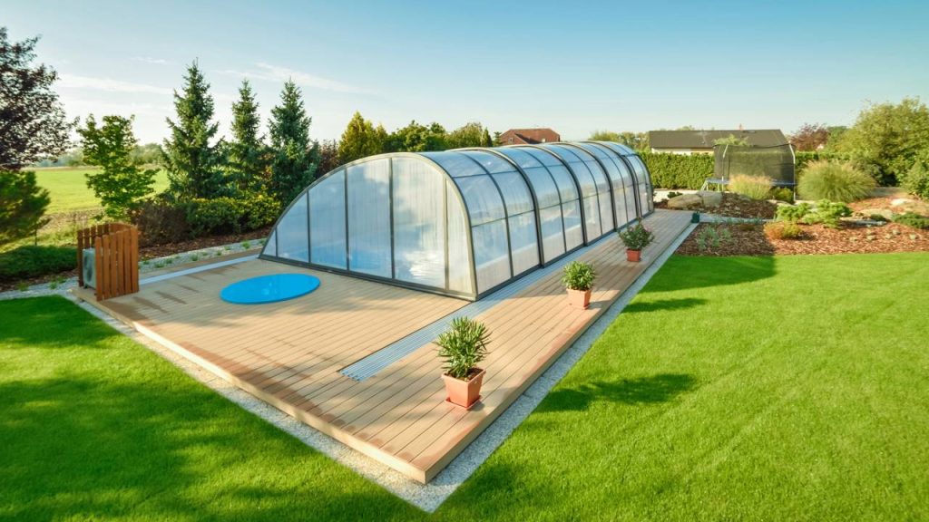 Custos de coberturas retráteis para piscina que reduzem sujeira e manutenção 