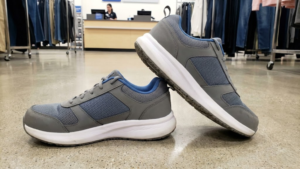 Por menos de R$ 150, estes 3 tênis com tecnologia de amortecimento “nuvem” prometem salvar quem trabalha o dia todo em pé