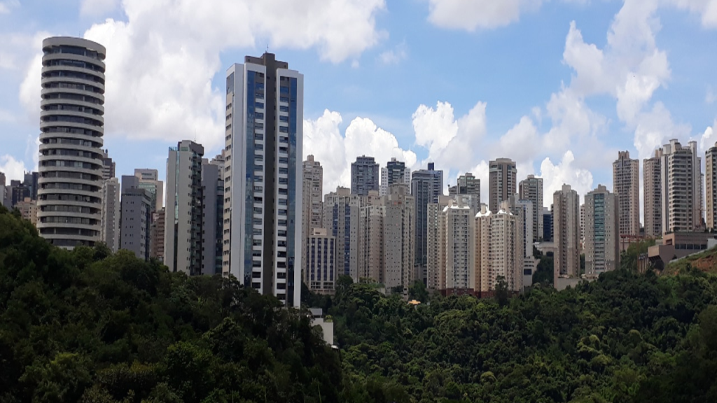 Cidade de Minas Gerais ganha destaque nacional por qualidade de vida, serviços e bem-estar urbano 