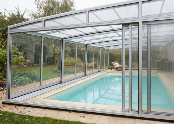Quanto custa uma cobertura retrátil para colocar sob a piscina e evitar que ela suje?