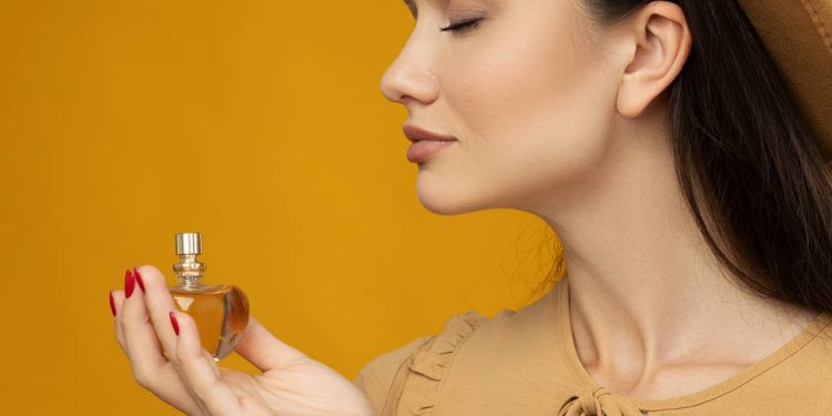 Frasco pequeno e cheiro marcante! Perfumes de 15ml que cabem na bolsa e no orçamento