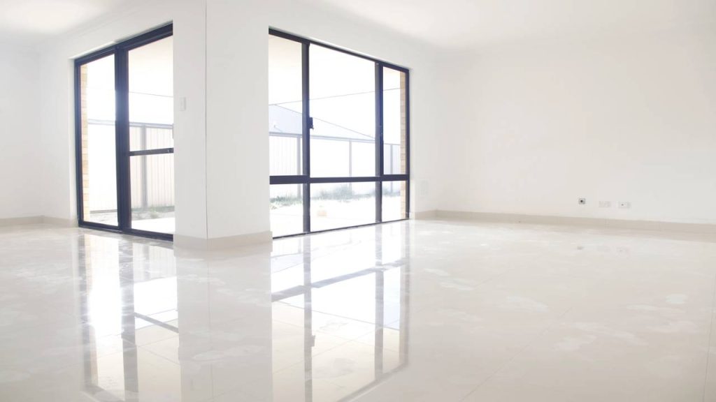 Alternativa ao porcelanato, até 50% mais barata, transforma pisos residenciais 