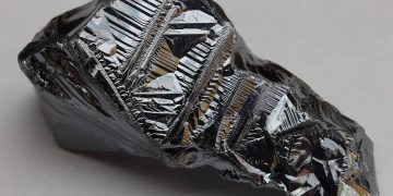 Ele é o segundo elemento mais abundante da Terra, mas sua purificação extrema exige uma “operação de guerra” que movimenta US$ 500 bilhões e decide quem lidera o futuro tecnológico