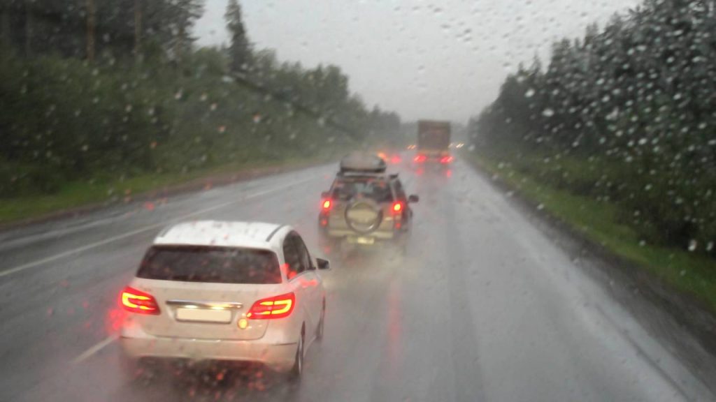 Um descuido de segundos no trânsito pode custar de R$ 130 a R$ 2.934,70 em multas