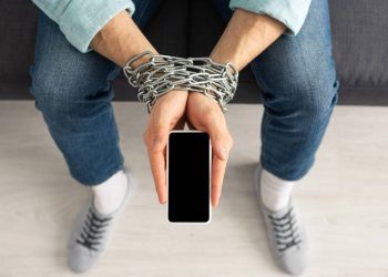 Você está viciado em tela e nem percebe! 3 tecnologias que cortam o uso do celular