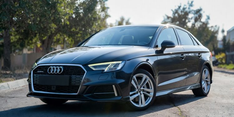 Sedã alemão desafia SUVs em 2026 e entrega mais desempenho, luxo e prazer ao dirigir