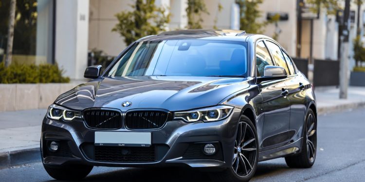 Motor de seis cilindros e tração traseira entregam o luxo de um Mercedes no novo sedan que custa preço de SUV compacto e virou a sensação entre os entusiastas