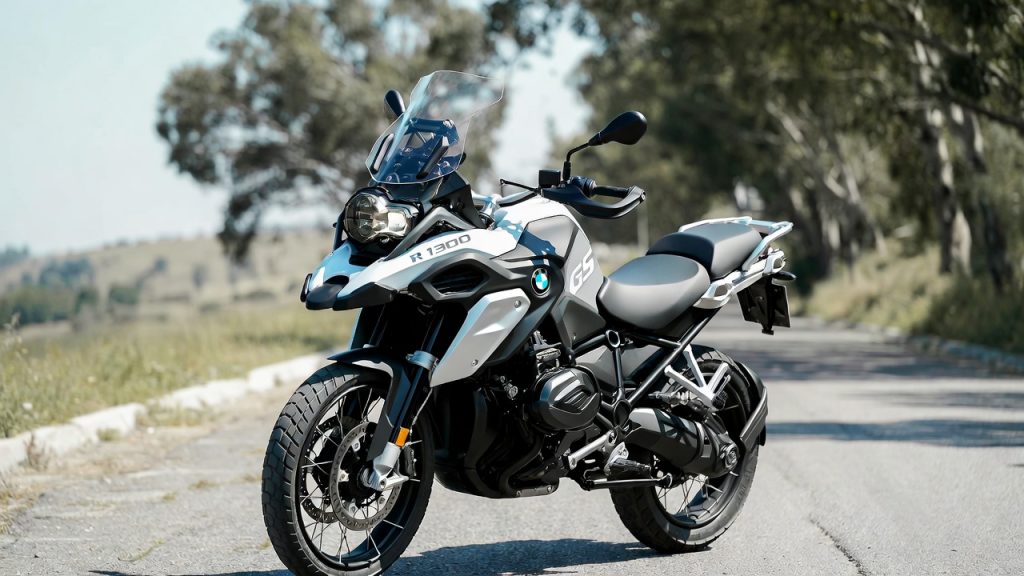 Novo chassi rígido e eletrônica avançada mostram como esta aventureira ficou mais ágil sem perder presença