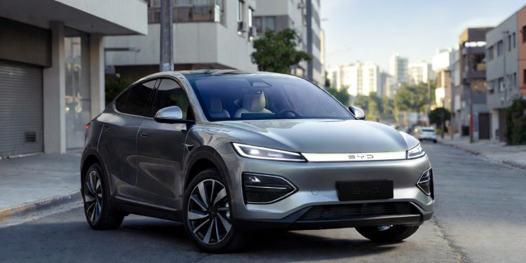 Mais de 20 km por litro na cidade mostram como este novo modelo libertou famílias do medo de viajar híbrido