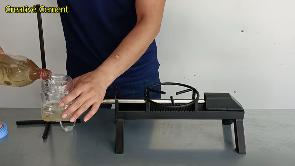 Sozinho, ele construiu um fogão a diesel durável e eficiente para cozinhar sem energia