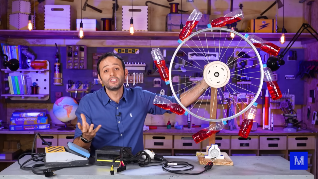 Sozinho, ele fez um motor de energia usando somente garrafas e engrenagens simples