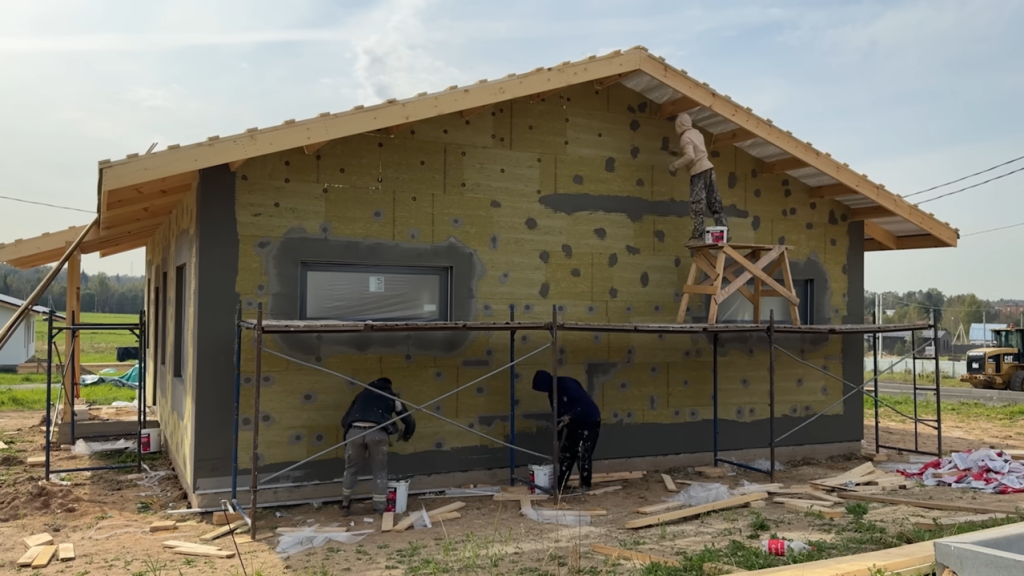 Eles construíram uma casa de madeira em 30 dias e mostraram o passo a passo completo