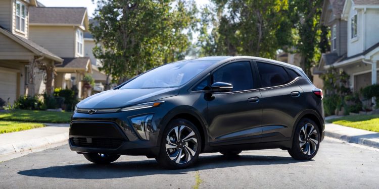 Chevrolet avança no mercado com carro elétrico que elimina a ansiedade de recarga, oferece resposta rápida e reduz drasticamente o custo por quilômetro