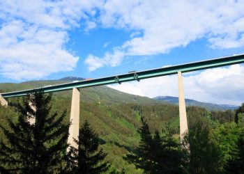 Com 192 metros de altura e 815 metros de extensão, a ponte de 1963 nos Alpes virou o maior viaduto da Áustria e um dos mais altos de toda a Europa