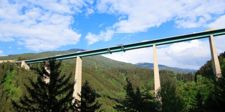 Com 192 metros de altura e 815 metros de extensão, a ponte de 1963 nos Alpes virou o maior viaduto da Áustria e um dos mais altos de toda a Europa