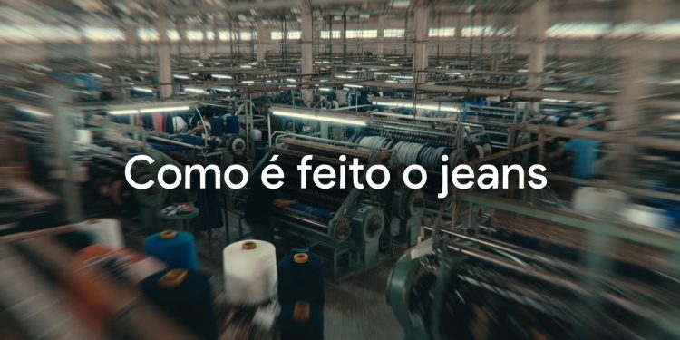 Com toneladas de algodão cru passando por lavagem, tingimento em índigo e teares automatizados, a engenharia têxtil transforma fibras naturais na calça jeans que veste milhões de pessoas