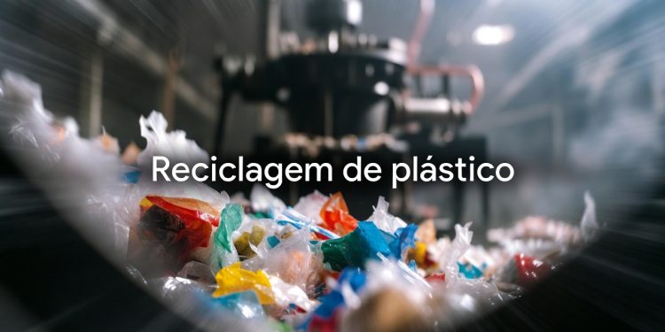 Com plástico triturado, derretido e reprocessado em extrusoras industriais, a engenharia ambiental transforma resíduos urbanos em matéria-prima para novos produtos