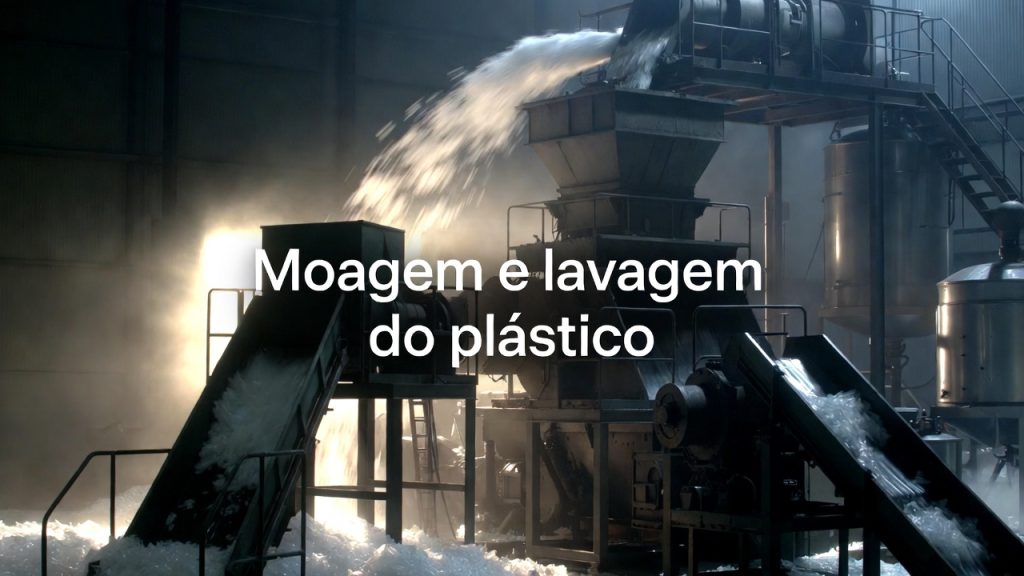 Com plástico triturado, derretido e reprocessado em extrusoras industriais, a engenharia ambiental transforma resíduos urbanos em matéria-prima para novos produtos
