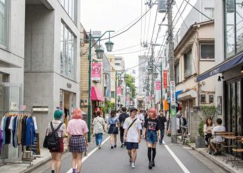 Rua de Tóquio ganha fama mundial pela moda, pois seus 500 metros de lojas de 1990 viraram o maior centro do estilo urbano e jovem de todo o Japão