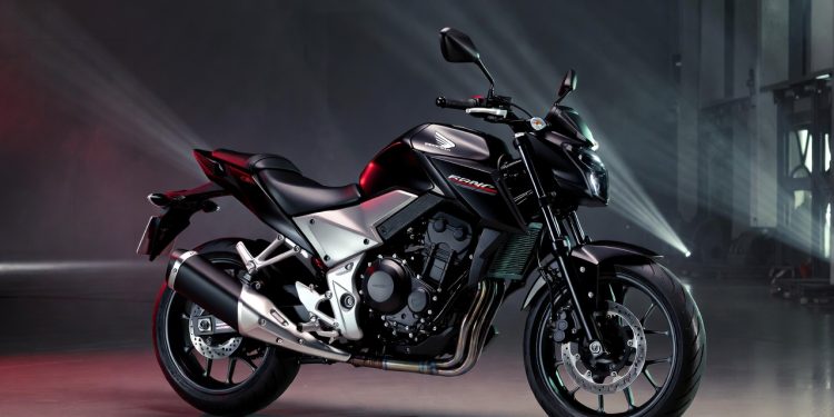 A naked japonesa de R$ 39 mil com motor indestrutível que faz 25 km por litro e domina o trânsito urbano