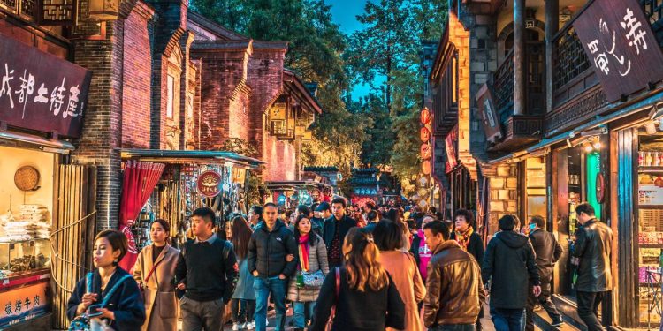 Rua em Chengdu ganha fama pela tradição, pois sua história de 221 a.C. e estilo da Dinastia Qing viraram o maior símbolo da cultura de Sichuan