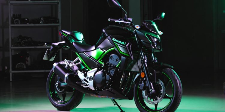 A moto de entrada que vem com controle de tração e modos de pilotagem de série provando que a segurança deixou de ser luxo nas versões baratas de 2026