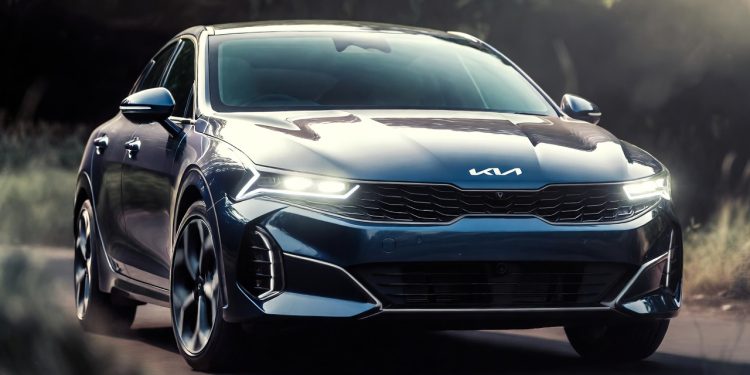 O sedã coreano com interior de nave espacial que atrai todos os olhares e desafia os rivais de luxo