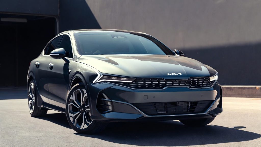 O sedã coreano com interior de nave espacial que atrai todos os olhares e desafia os rivais de luxo