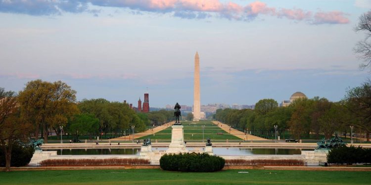 Avenida em Washington ganha fama por seus 3,2 km de extensão, pois seus monumentos de 1791 viraram o coração histórico e democrático dos EUA