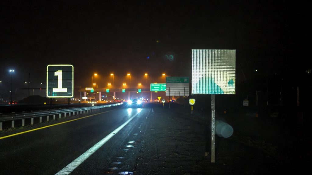 xiste uma cor nas rodovias que proíbe atitudes na hora e que poucos motoristas respeitam antes de serem multados