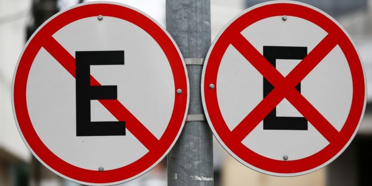 Essa diferença sutil na placa de trânsito está rendendo milhares de multas no Brasil