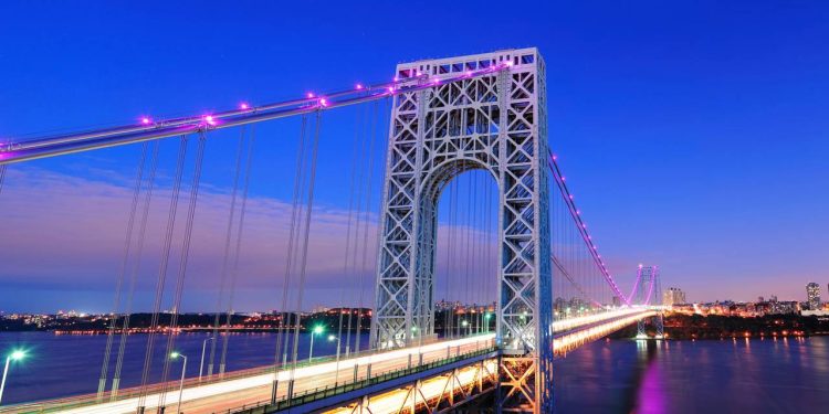 Com 14 faixas de tráfego e inaugurada em 1931, a ponte George Washington, em Nova York, tornou-se a via suspensa mais movimentada de todo o mundo