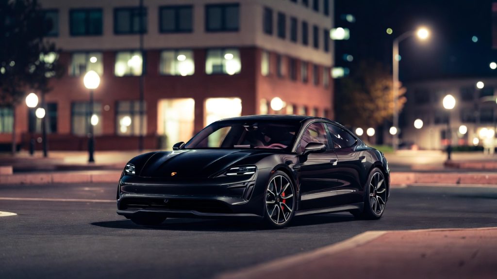 Donos de esportivos evitam o guincho ao dominar o sistema de 800V que dá autonomia de viagem no tempo de um café