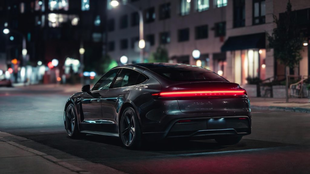 Donos de esportivos evitam o guincho ao dominar o sistema de 800V que dá autonomia de viagem no tempo de um café