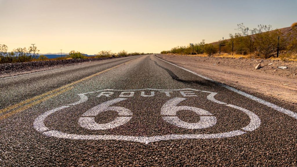 A histórica rodovia americana de 3.940 km de extensão inaugurada em 1926 cruzava oito estados e virou a rota mais famosa do planeta