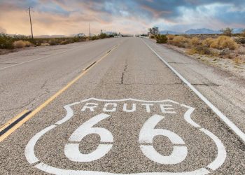 A histórica rodovia americana de 3.940 km de extensão inaugurada em 1926 cruzava oito estados e virou a rota mais famosa do planeta