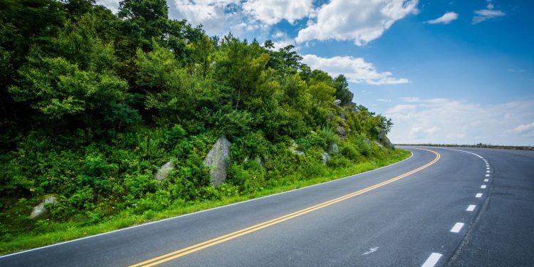 Rodovia na Virgínia ganha fama por seus 169 km de cumes, pois o trajeto de 1939 cruza o Parque Shenandoah com 75 mirantes para o vale